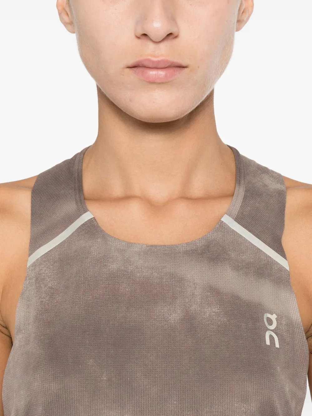 On Running Top met vlakken Beige