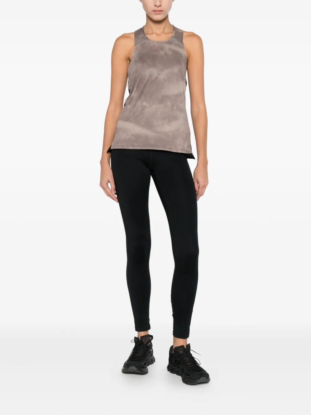On Running panelled top | Chalecos y camisetas | Image 2