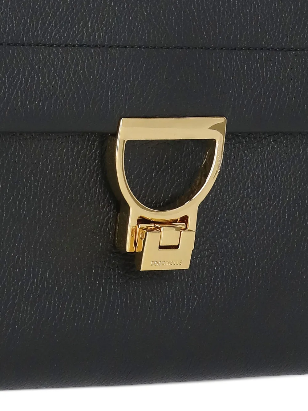 Coccinelle Kleine leren shopper met klepsluiting Zwart