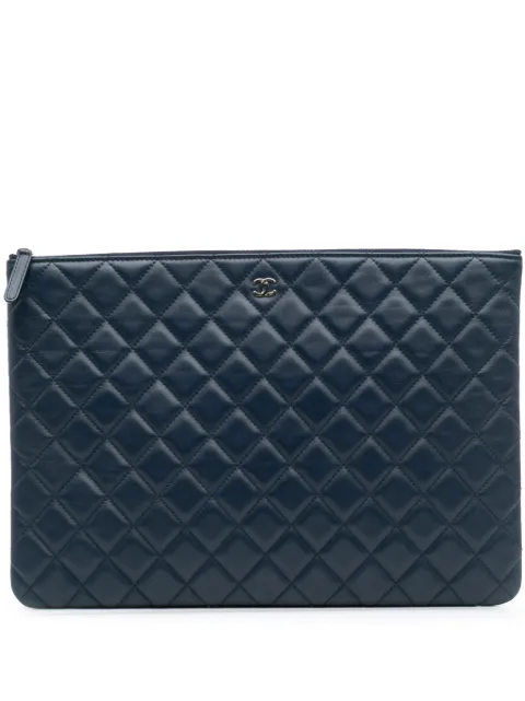 CHANEL Pre-Owned 2016-2017 Large Quilted Lambskin O Case clutch bag