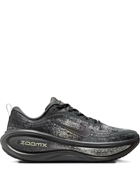 Nike سنيكر 'فوميرو بلاس'