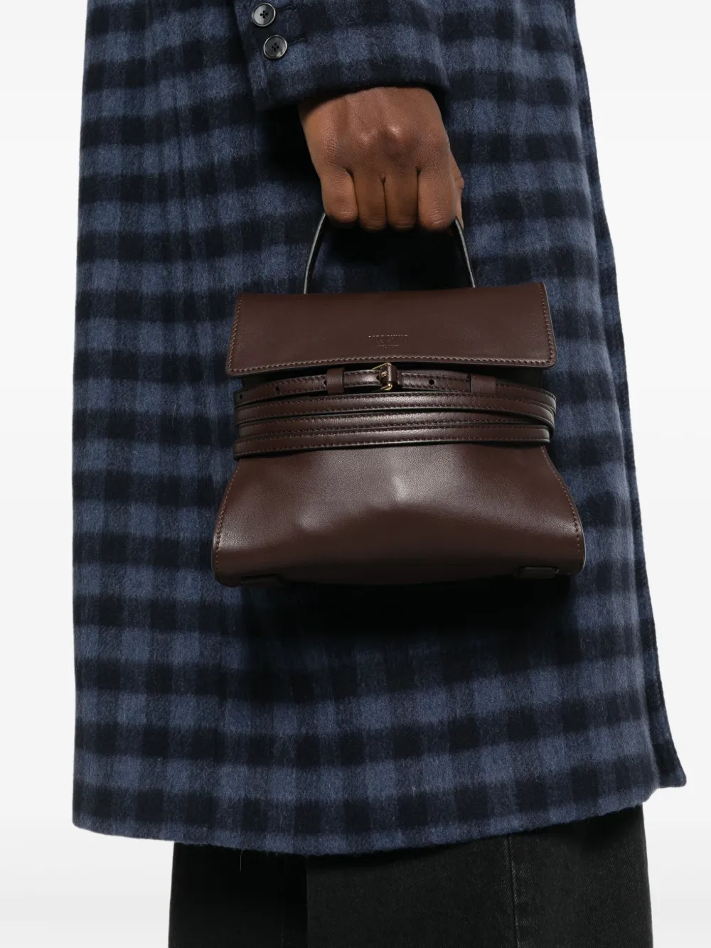 Moschino Tie Me kleine shopper met gespbandje Bruin