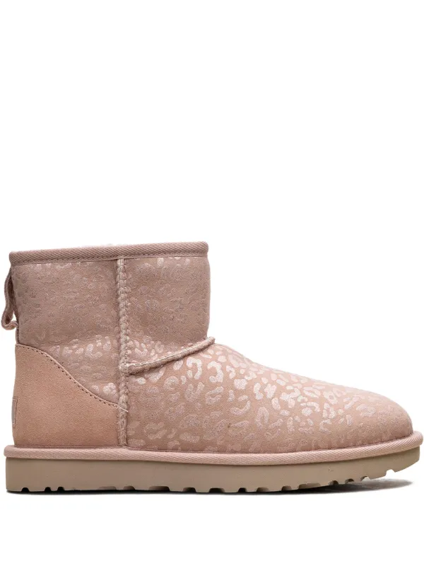 UGG Mini Snow Leopard Classic ブーツ | ピンク | FARFETCH JP