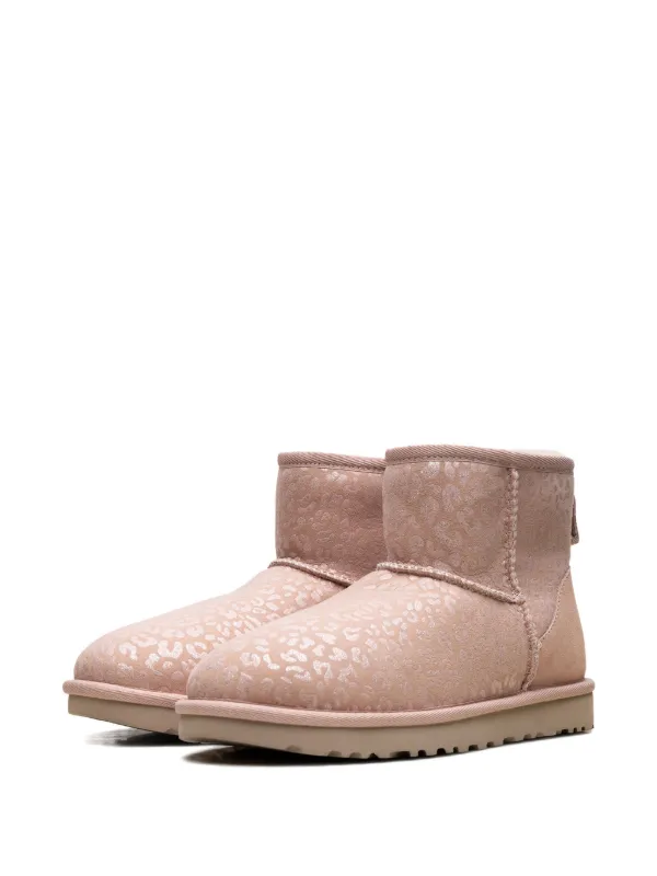 UGG Mini Snow Leopard Classic ブーツ | ピンク | FARFETCH JP