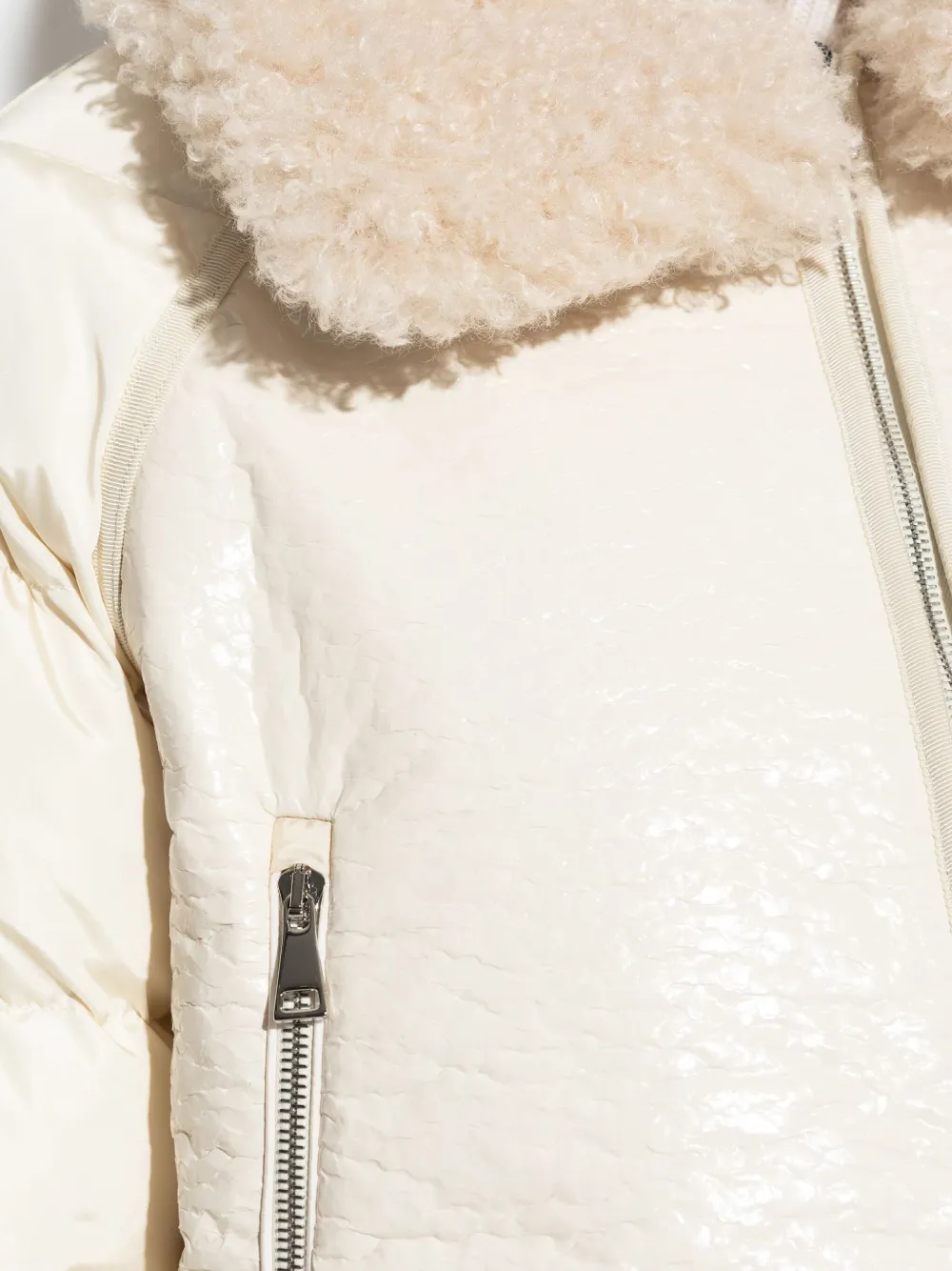 Moncler Rubrouk jack met kraag van imitatielamswol Beige