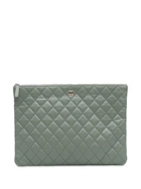 CHANEL Pre-Owned 2018 Large Quilted Lambskin O Case clutch bag