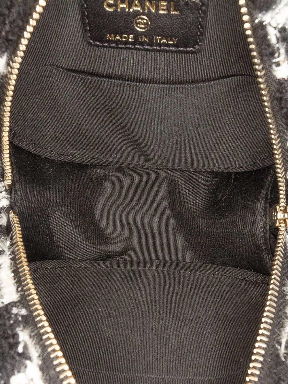 Pre-owned Chanel 2019 Tweed 19 Round Clutch With Chain And Coin Purse Satchel In White