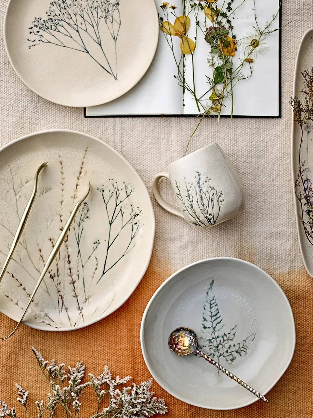  Bloomingville Bea Botanical-print Plate - Neutrals 