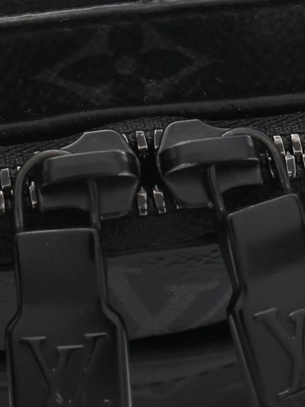 Louis Vuitton Pre-Owned 2021-2025 Monogram Eclipse Alpha Messenger crossbody bag | Pre-Owned | Image 2