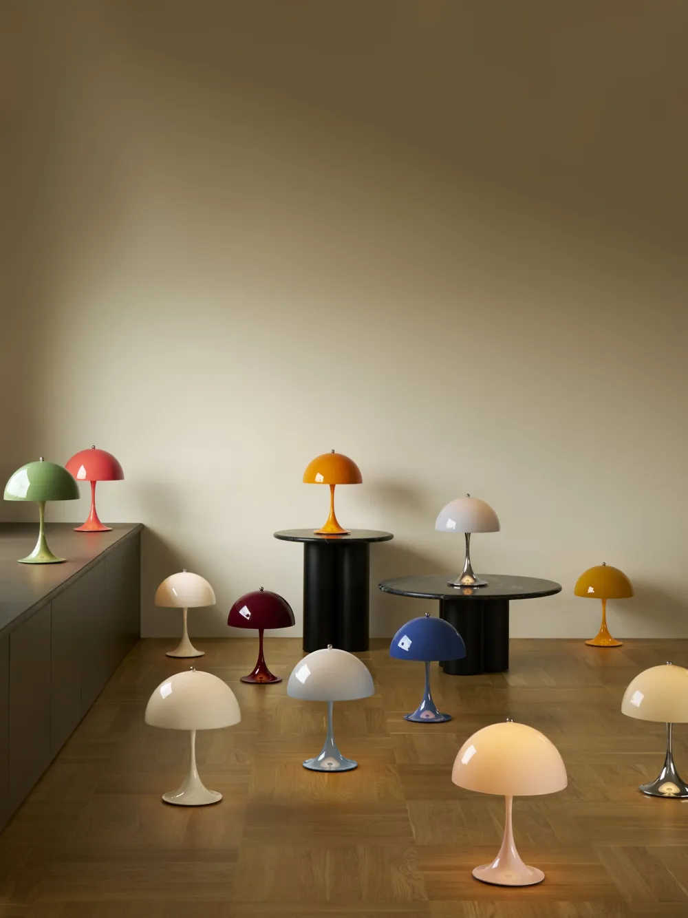 Louis Poulsen Panthella 250 Led Portable Lamp (35cm X 25cm) In Black