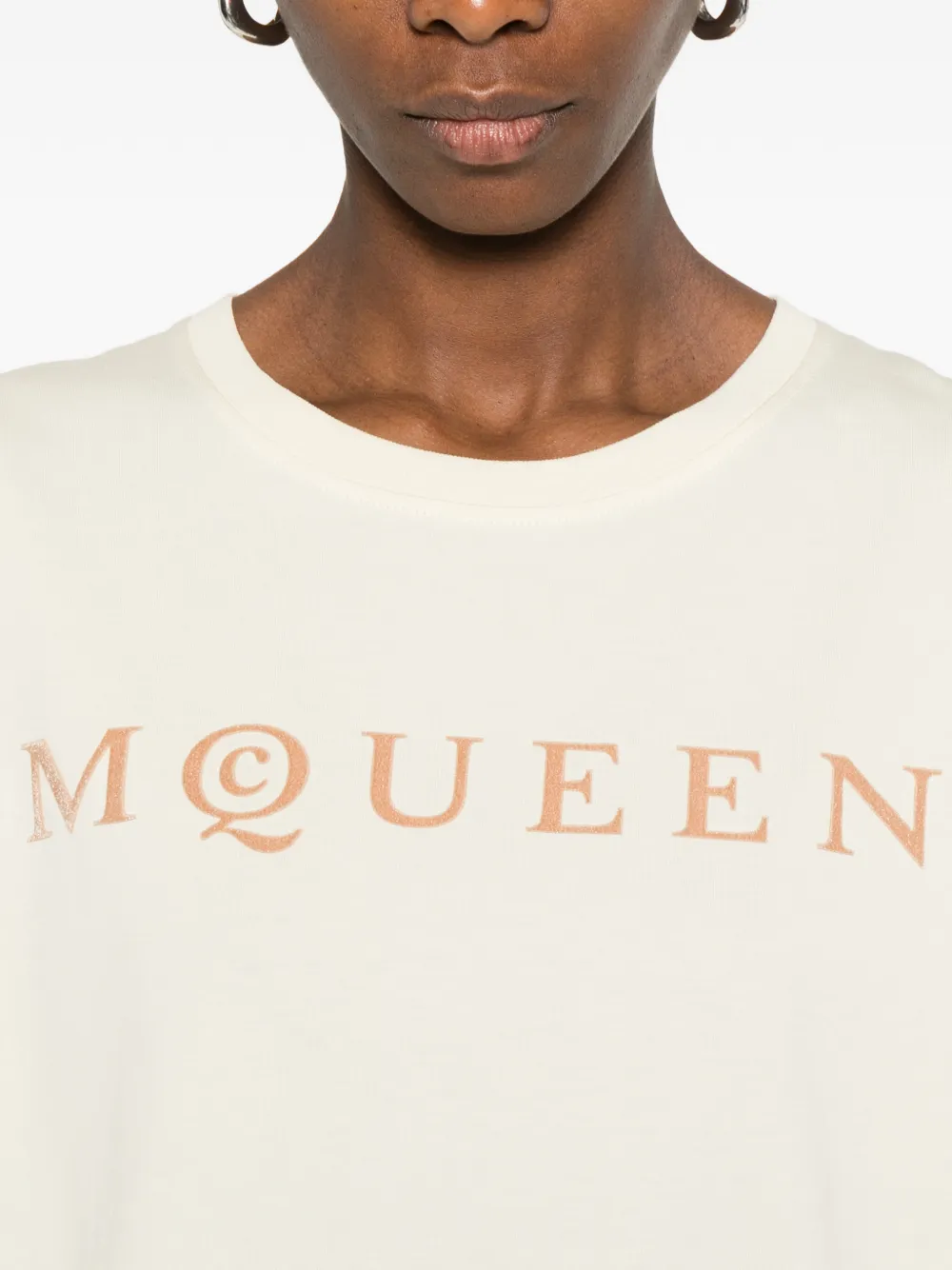Alexander McQueen T-shirt met logo Beige
