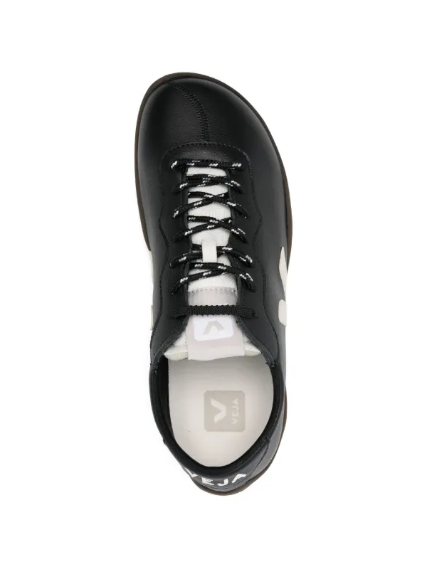 VEJA Jitsu ロゴパッチ スニーカー | ブラック | FARFETCH JP