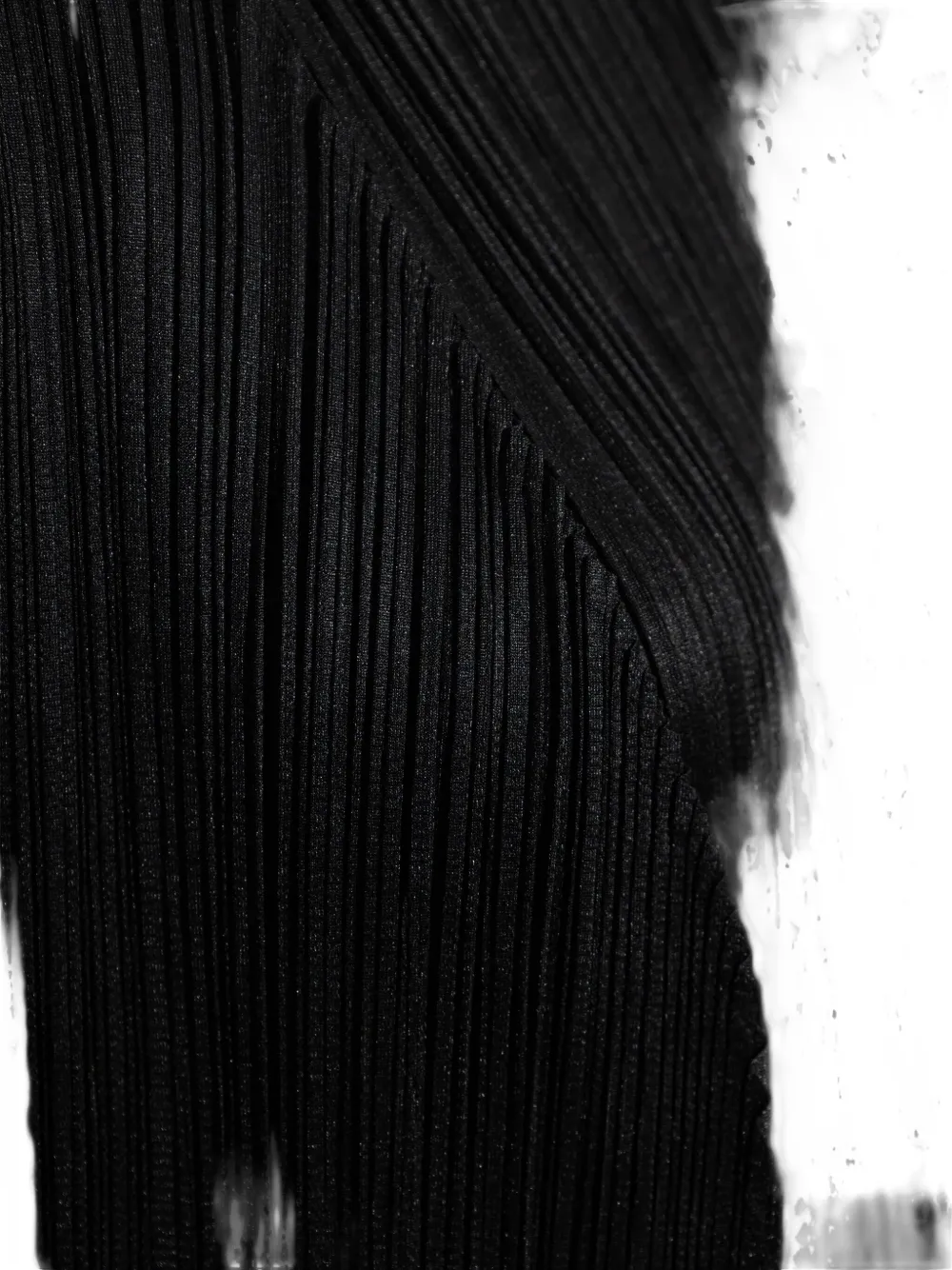 Issey Miyake Long-slevees Pleated Coat In Black