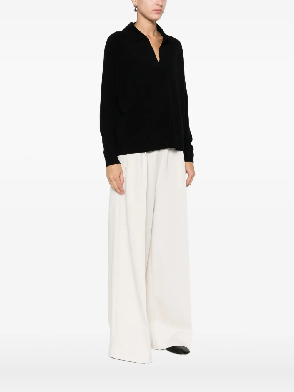 Solotre V-neck Sweater In Black