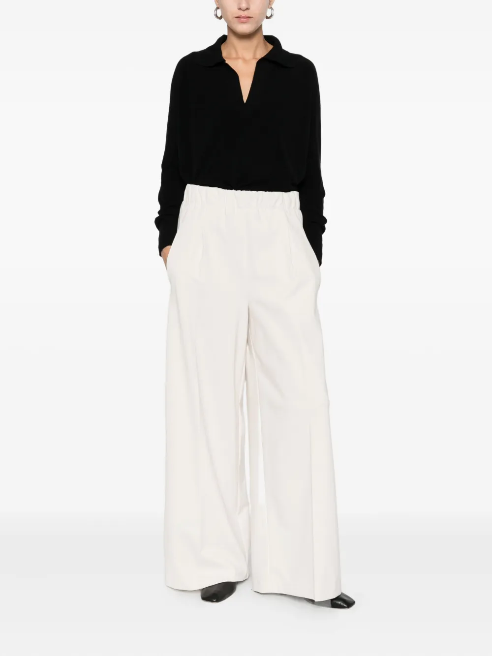 Solotre V-neck Sweater In Black