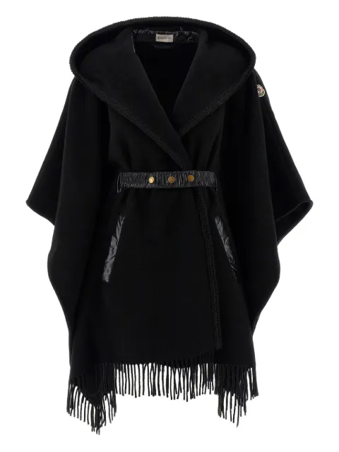 Moncler capa con capucha y flecos
