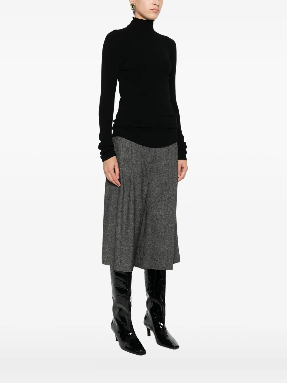 Solotre Roll-neck Ribbed Sweater In Black