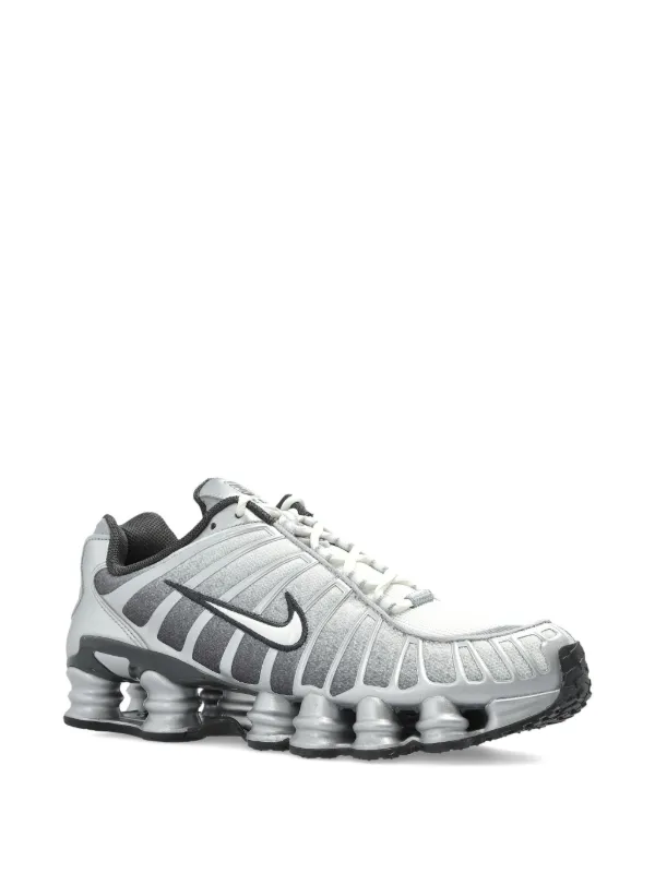 Nike Shox TL スニーカー | シルバートーン | FARFETCH JP