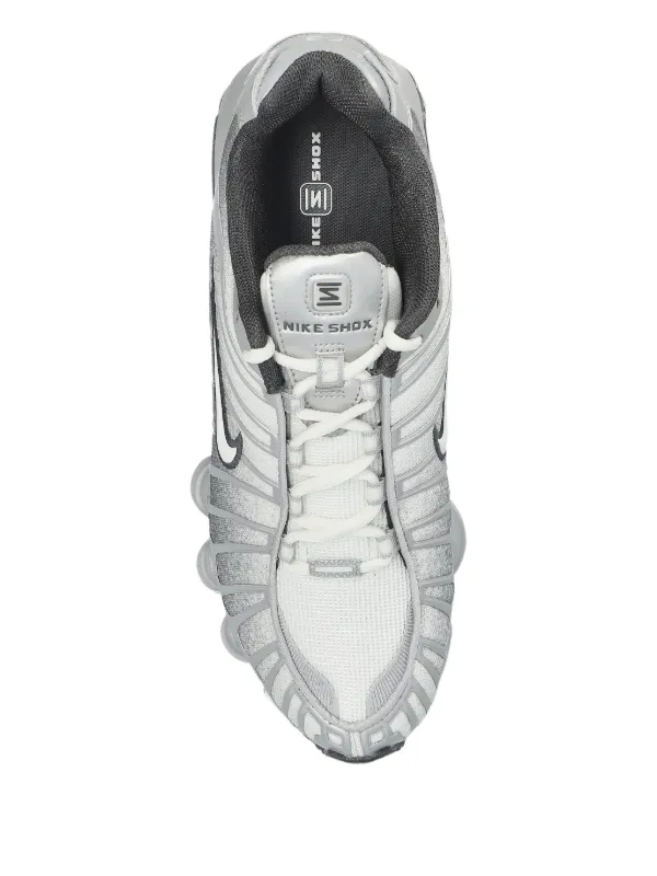 Nike Shox TL スニーカー | シルバートーン | FARFETCH JP