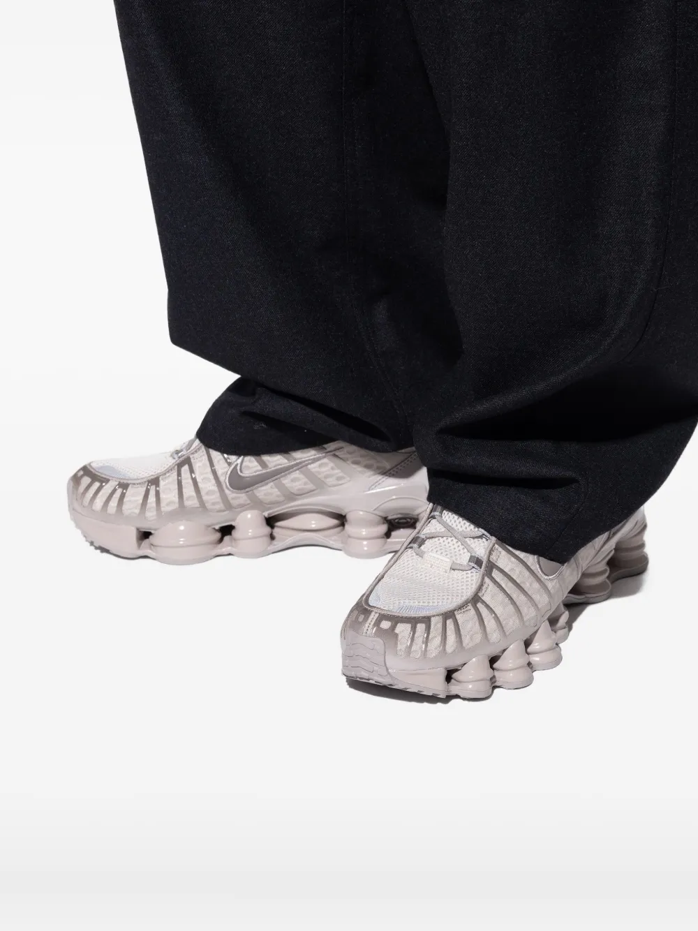 Nike Shox rubberen sneakers Beige