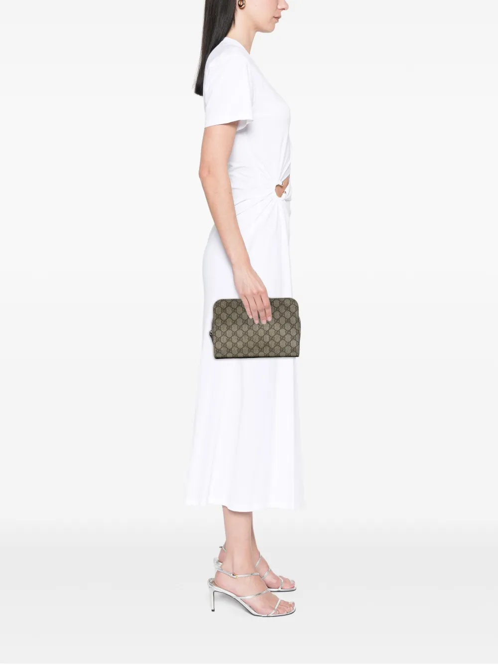 Pre-owned Gucci 2016-2025 Gg Supreme Clutch Bag In Brown