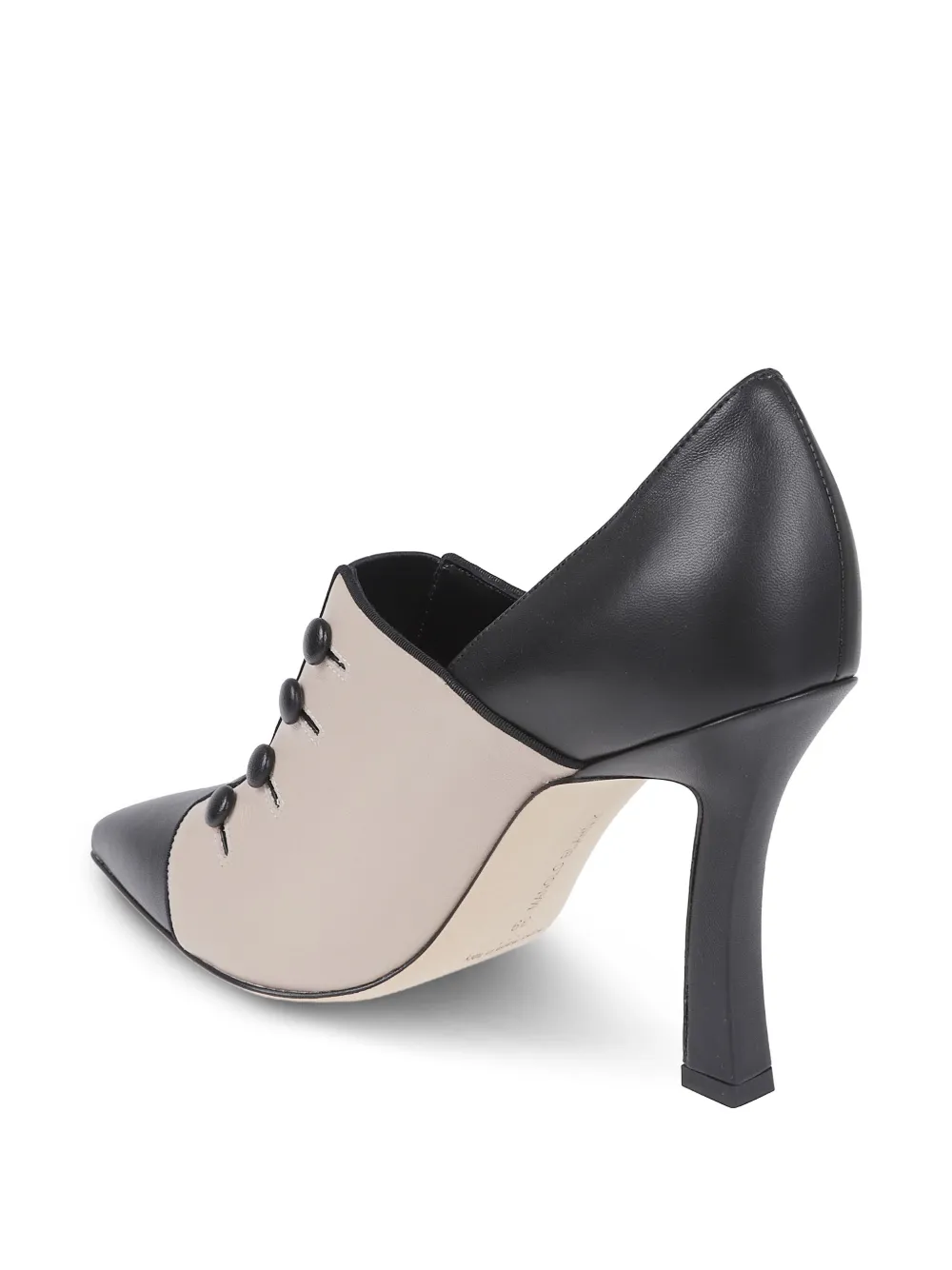 Manolo Blahnik Pumps met puntige neus Zwart