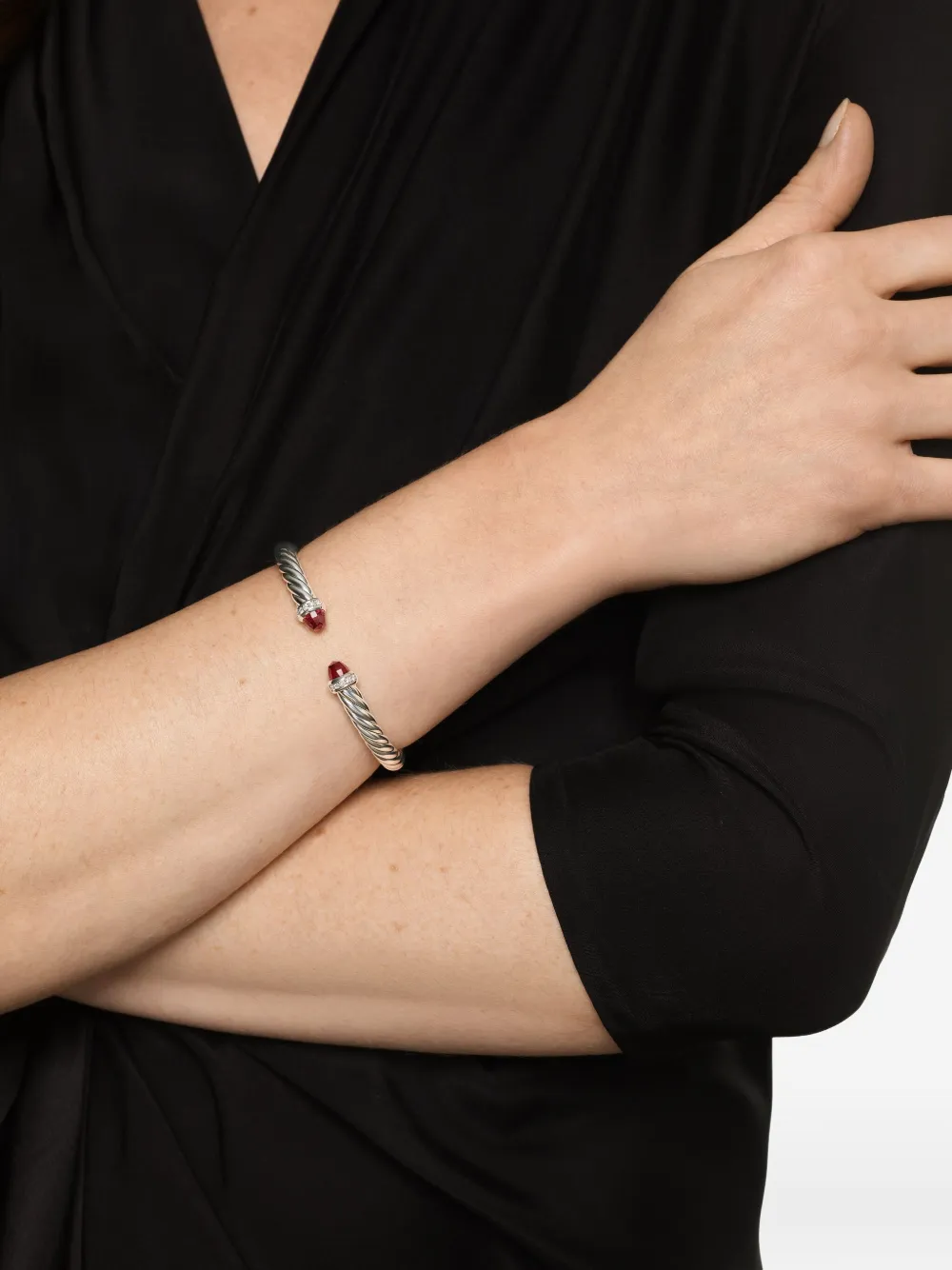 David Yurman pulsera Cable Flex® en plata de ley con diamante y granate rodolita | Image 2