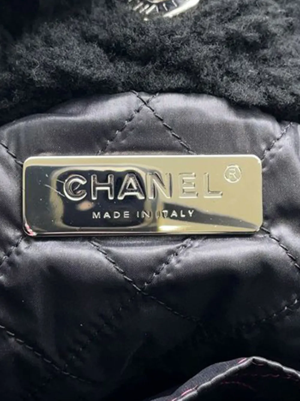 Pre-owned Chanel 2019 Shearling Coco Neige Tote Satchel In Black