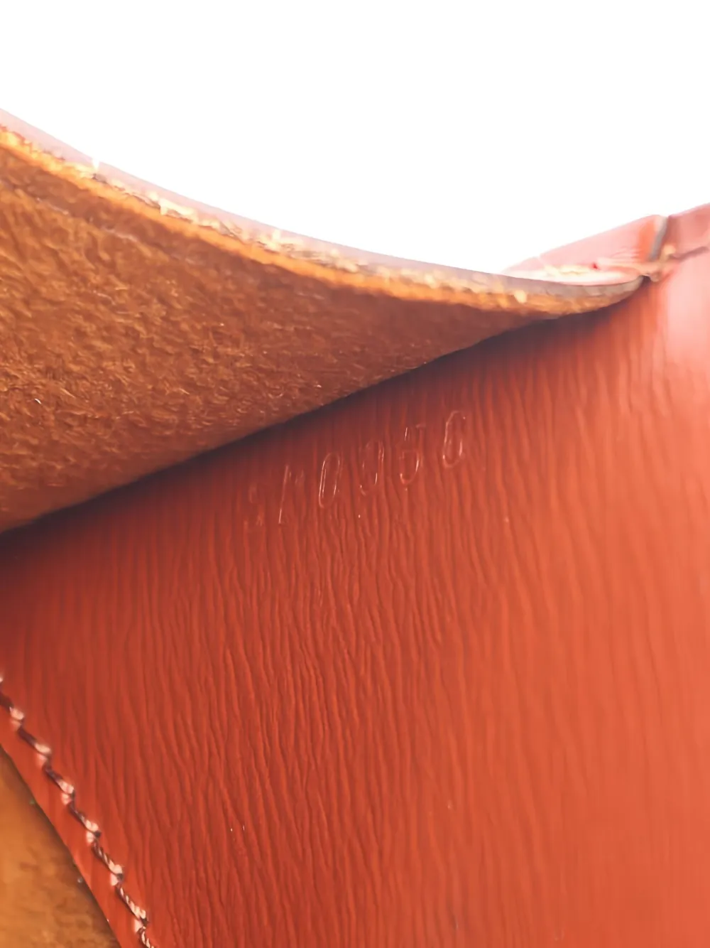 Pre-owned Louis Vuitton 1996 Cluny Epi Kenya Shoulder Bag In Brown