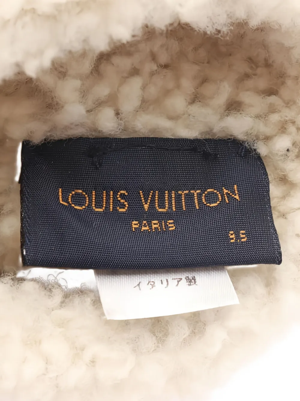 Pre-owned Louis Vuitton 2020 Monogram Shearling Gloves In Neutral