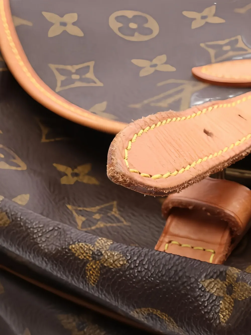 Pre-owned Louis Vuitton 1994 Saumur 30 Shoulder Bag In Brown