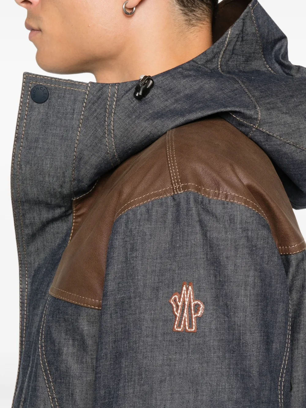 Moncler Grenoble Jack met capuchon en vlakken Grijs