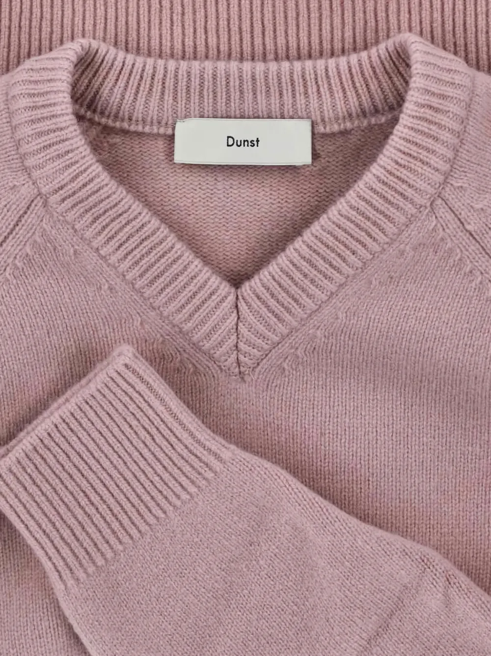 DUNST Wollen sweater met V-hals Roze