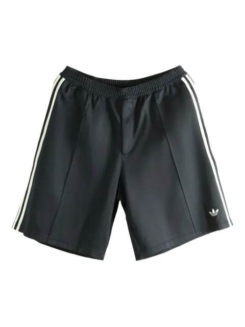 adidas bermudas con detalle de rayas