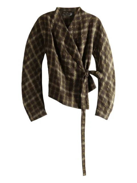 Cortana checks tie jacket