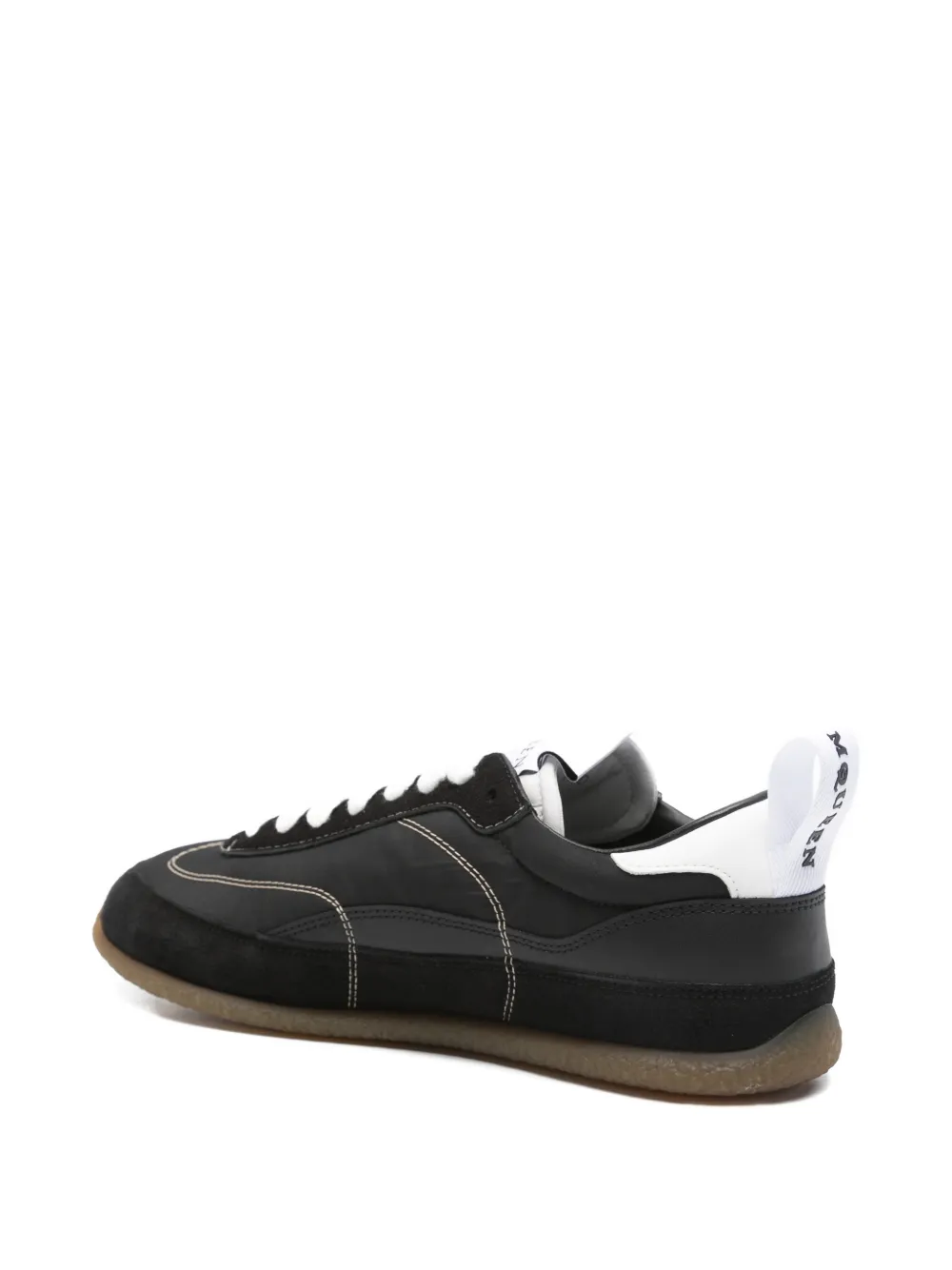Alexander McQueen Sneakers met vlakken en stiksel Zwart