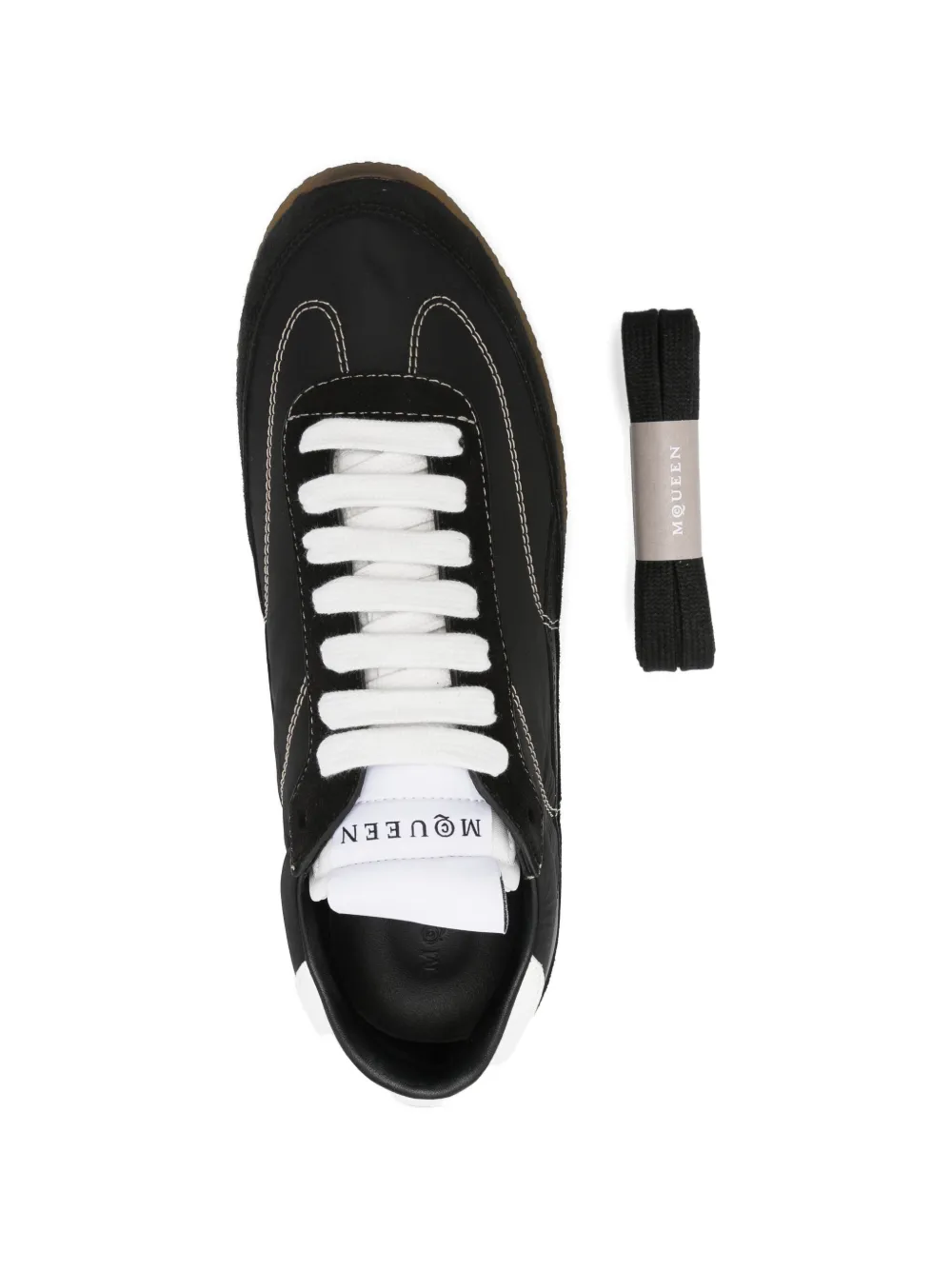 Alexander McQueen Sneakers met vlakken en stiksel Zwart