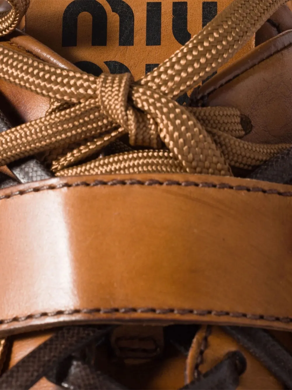 Miu Sneakers met gespbandje Bruin