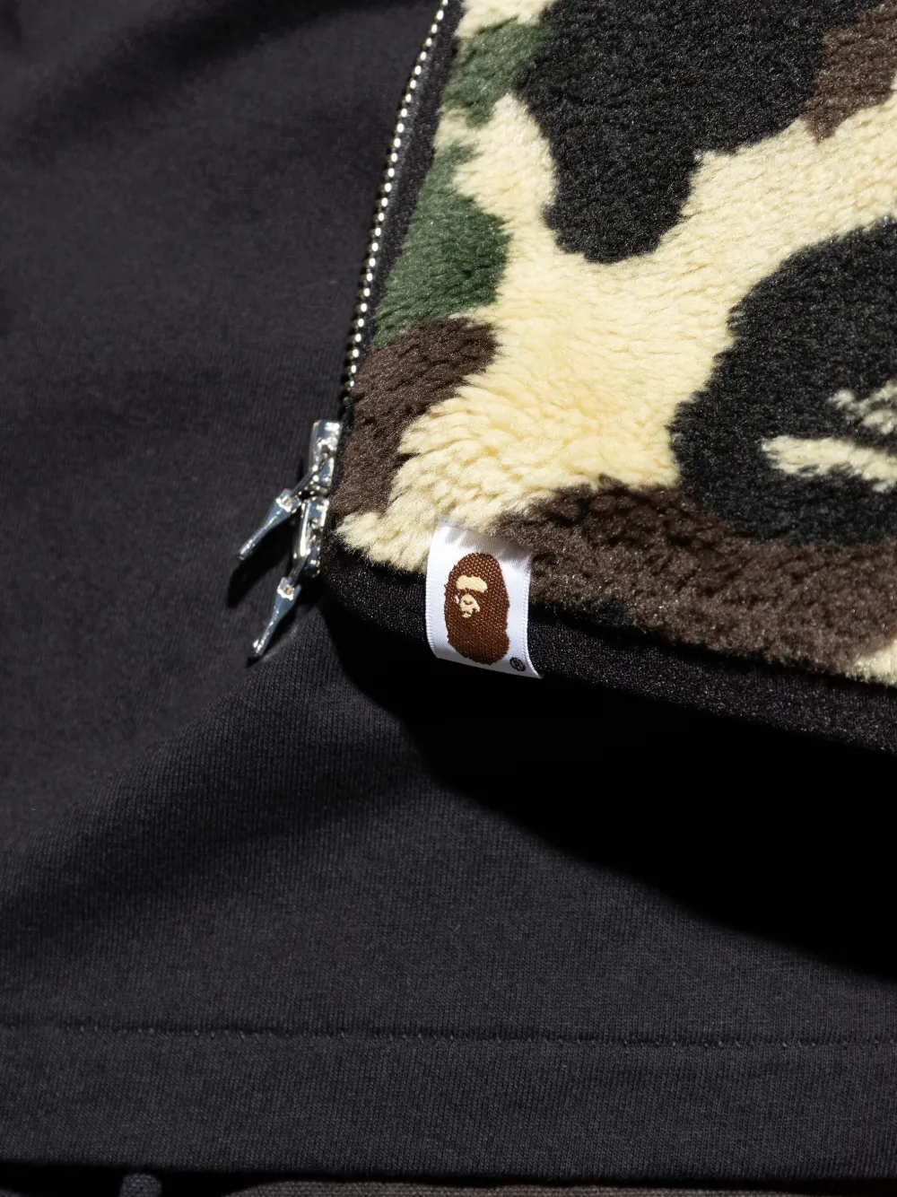 A BATHING APE Jack met camouflageprint en rits Beige