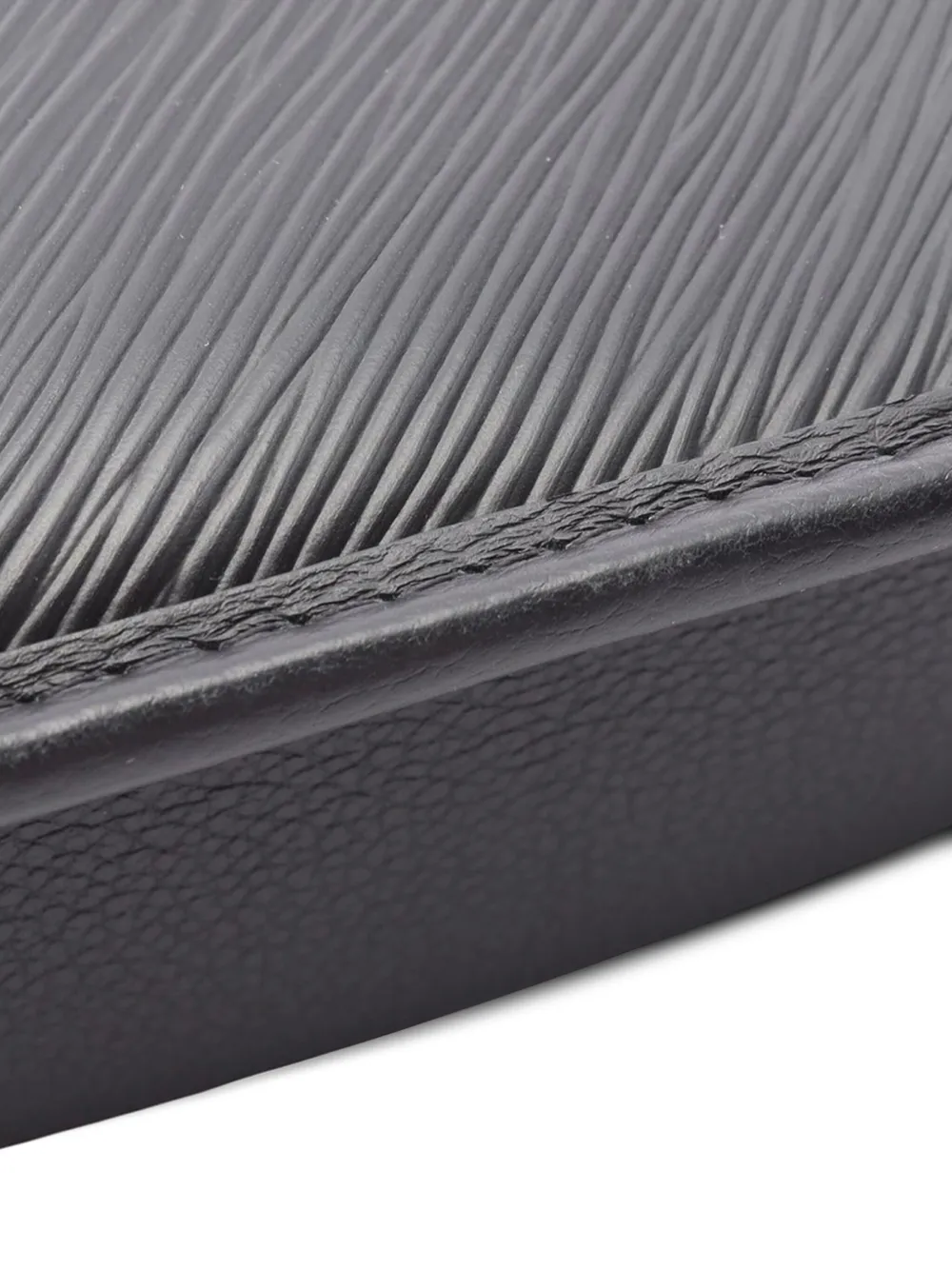 Louis Vuitton Pre-Owned Buci axelremsväska i Epi-läder från 2021-2025 | Pre-Owned | Image 2