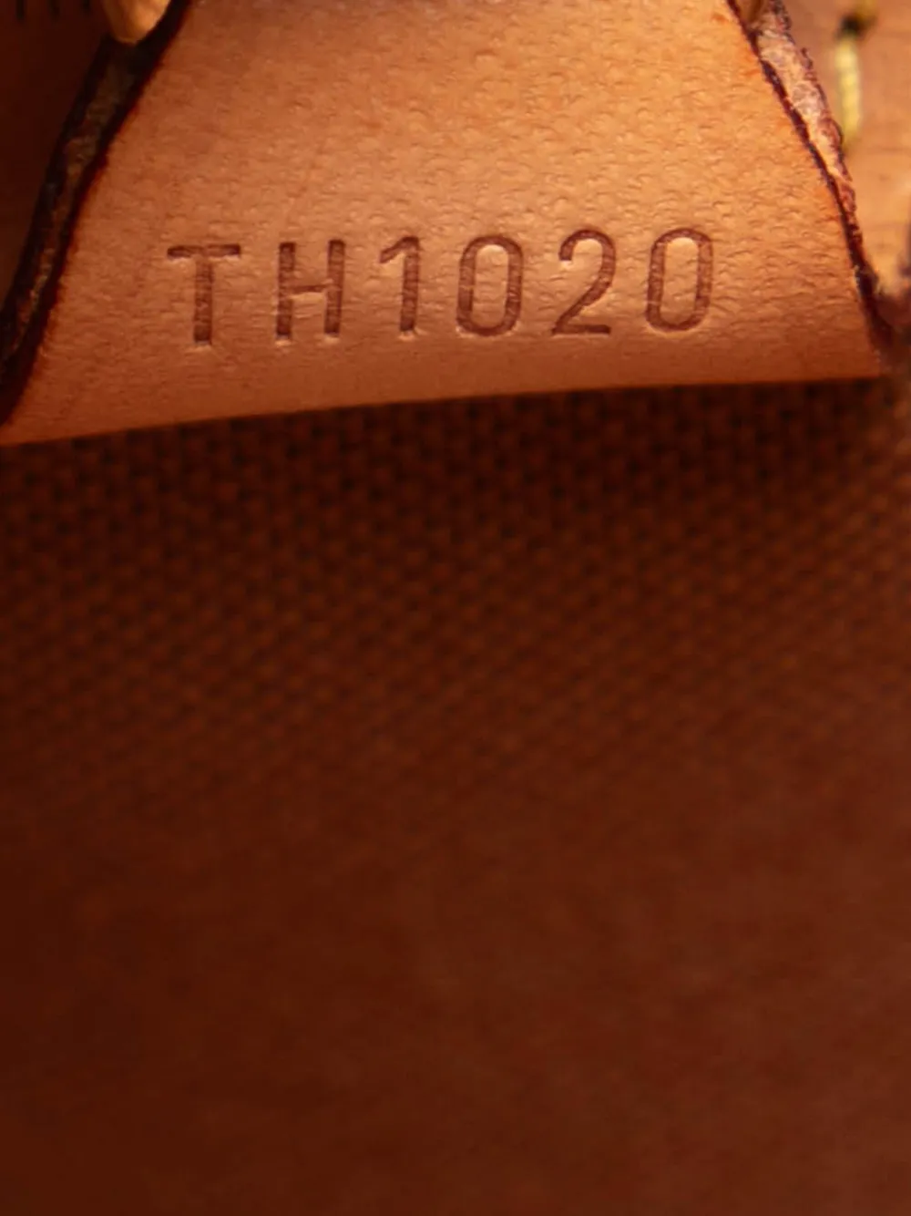 Pre-owned Louis Vuitton 2000 Monogram Ellipse Mm Handbag In Brown