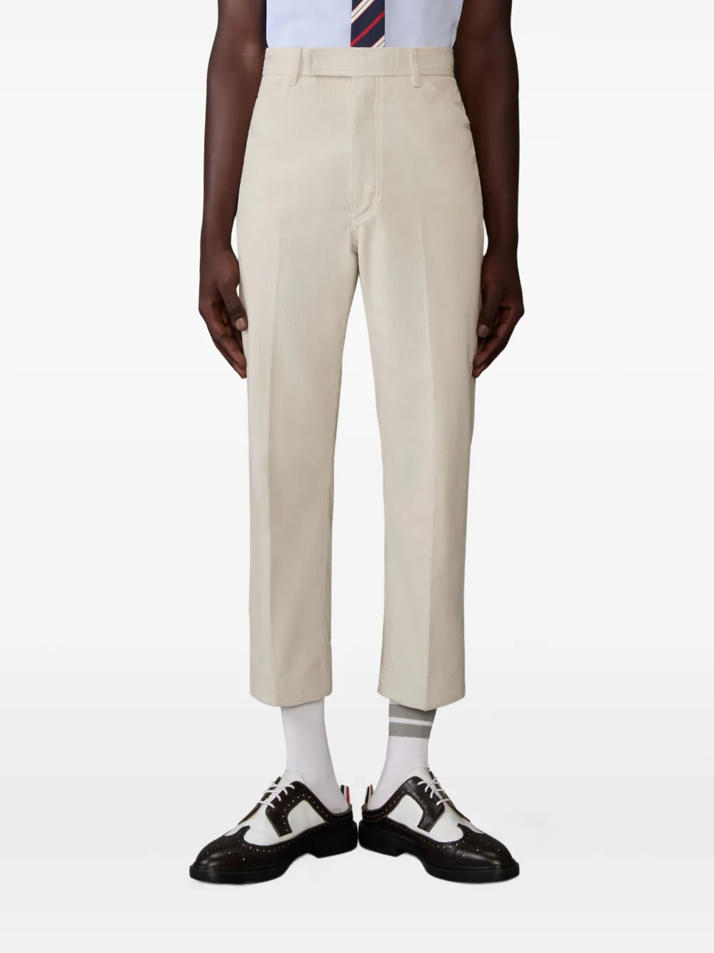 Thom Browne Chino met toelopende pijpen en ribfluwelen textuur Beige