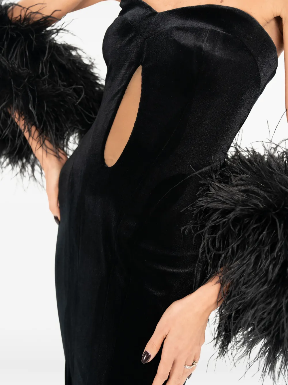 Ana Radu Maxi-jurk verfraaid met veren en uitgesneden details Zwart