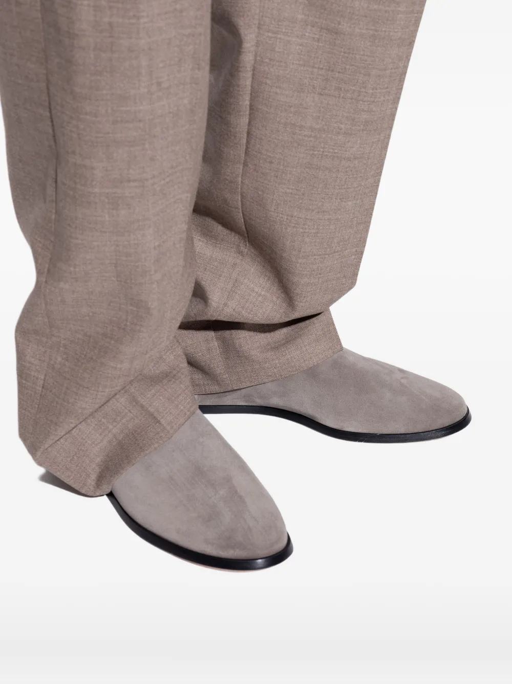 Fear Of God Suède loafers met puntige neus Grijs