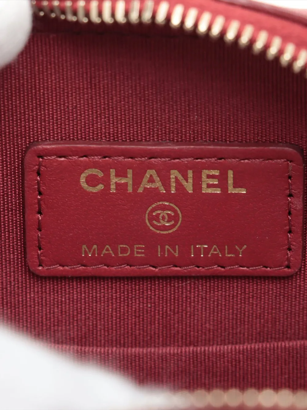 Pre-owned Chanel 2019 Cc Quilted Lambskin Zip Phone Case Crossbody Bag In Red