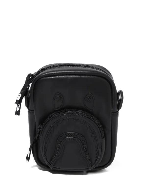 A BATHING APE® ジップ メッセンジャーバッグ | ブラック | FARFETCH JP