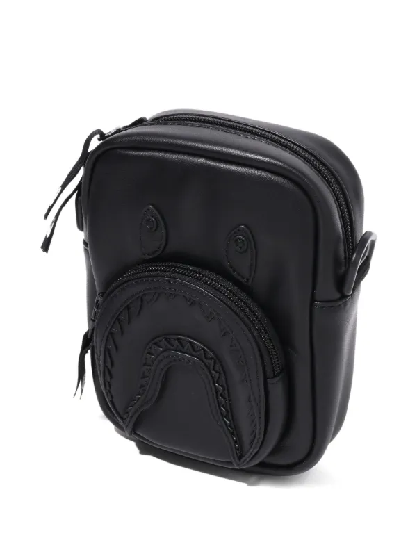 A BATHING APE® ジップ メッセンジャーバッグ | ブラック | FARFETCH JP