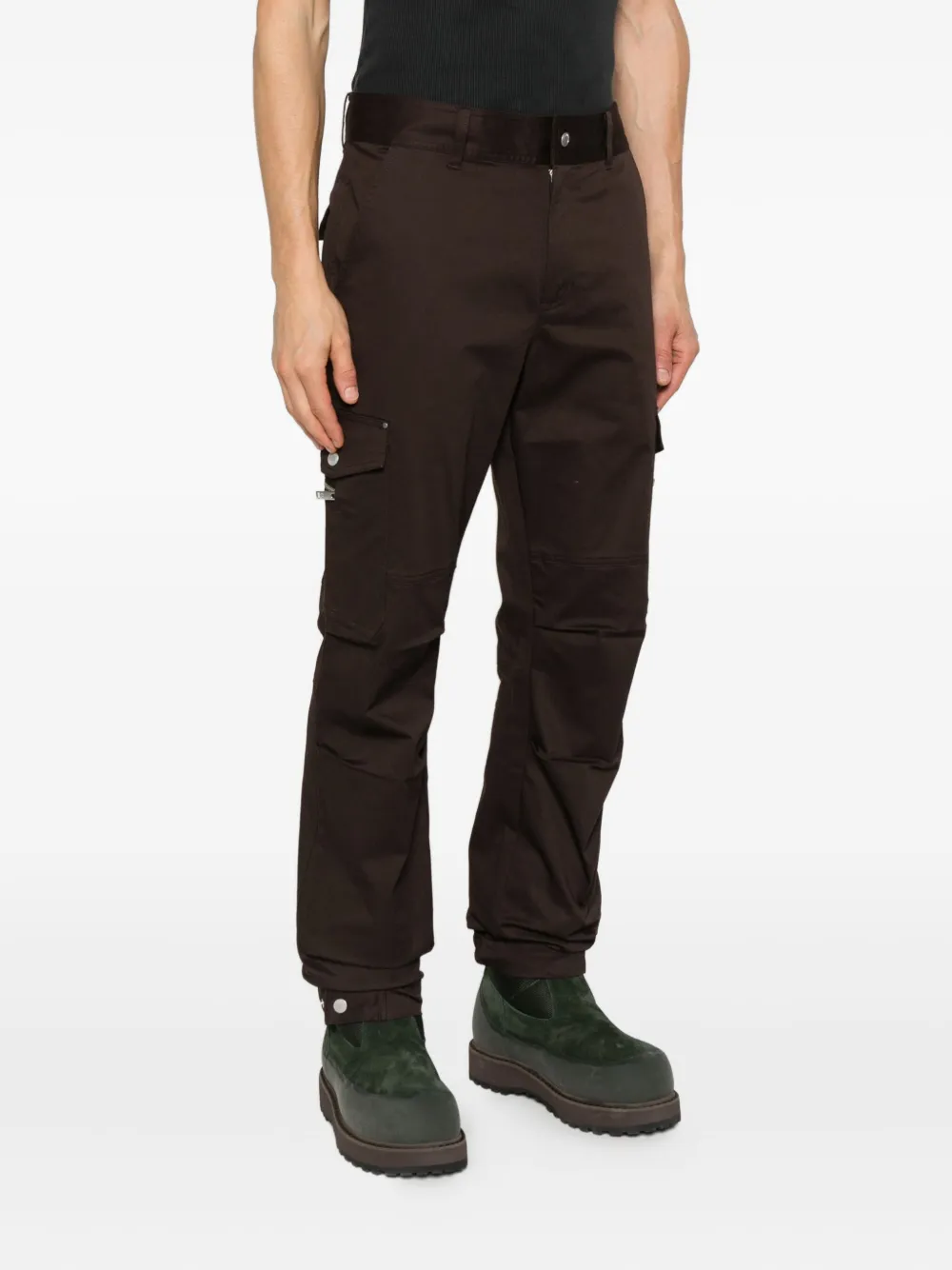 Moose Knuckles Cargo-pockets Logo-patch Trousers In Brown