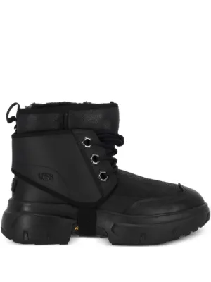 UGG Venture Daze Ultra Mini Cozy ブーツ | ブラック | FARFETCH JP
