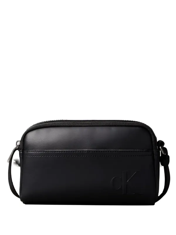 Calvin Klein ロゴエンボス ショルダーバッグ | ブラック | FARFETCH JP